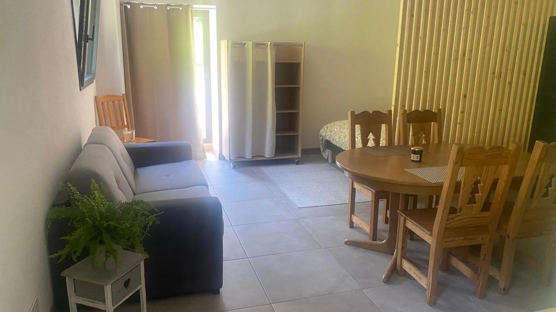 Les Gites Du Plane Saint-Andre-de-Boege Apartment